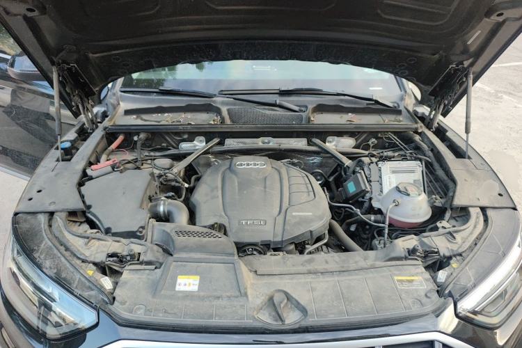 Used Audi Q5L 2022 40T Fashionable and Elegant Model Engine Bay