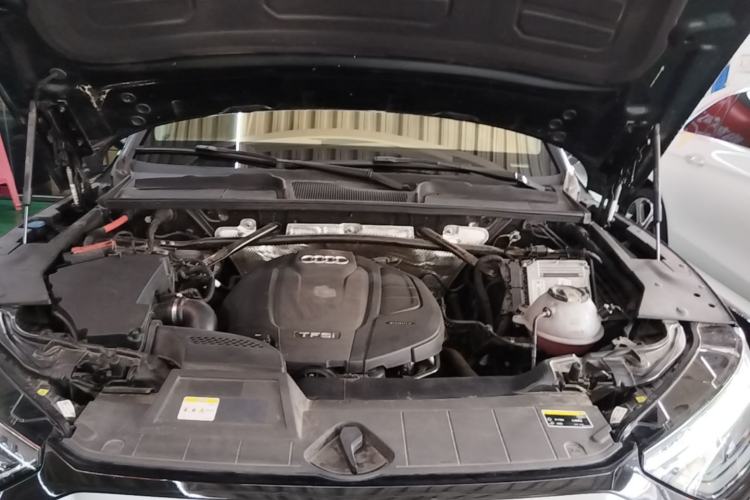 Used Audi Q5L 2022 Updated 40T Luxury Dynamic Edition Engine Bay