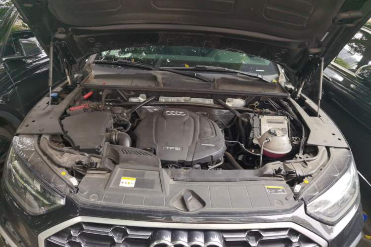 Used Audi Q5L 2022 40T Luxury Dynamic Model Engine Bay