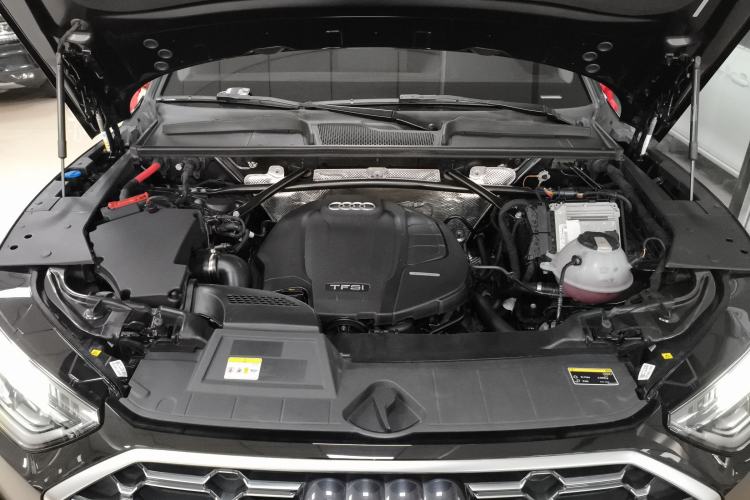 Used Audi Q5L 2022 40T Luxury Dynamic Model Engine Bay
