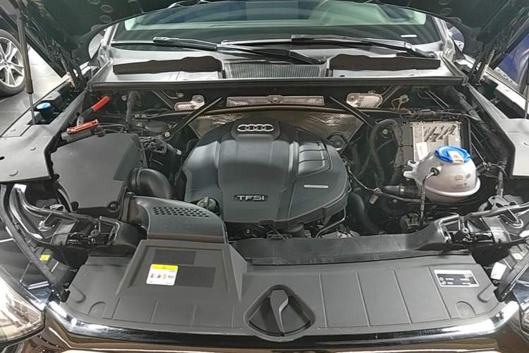 Used Audi Q5L 2022 45T Luxury Dynamic Model Engine Bay