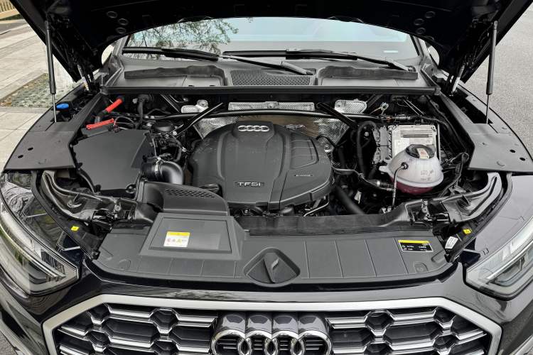 Used Audi Q5L 2022 40T Fashionable and Dynamic Model Engine Bay