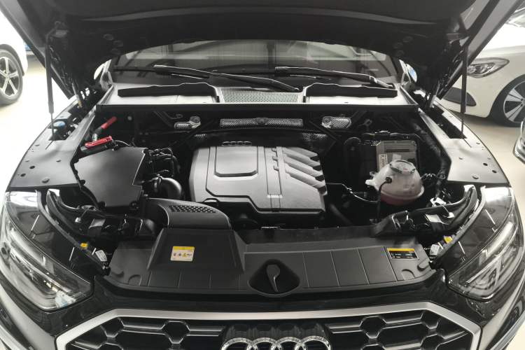 Used Audi Q5L 2022 40T Fashionable and Dynamic Model Engine Bay