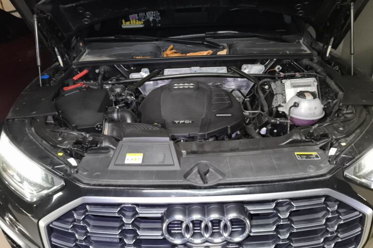 Used Audi Q5L 2022 40T Luxury Dynamic Model Engine Bay