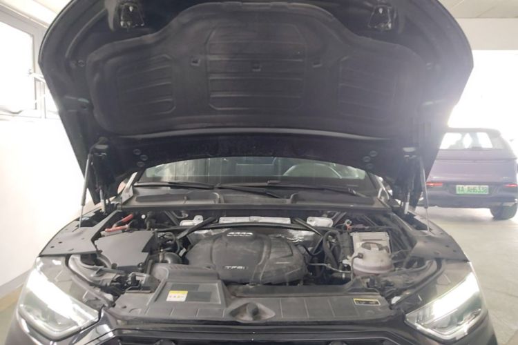 Used Audi Q5L 2022 40T Fashionable and Dynamic Model Engine Bay