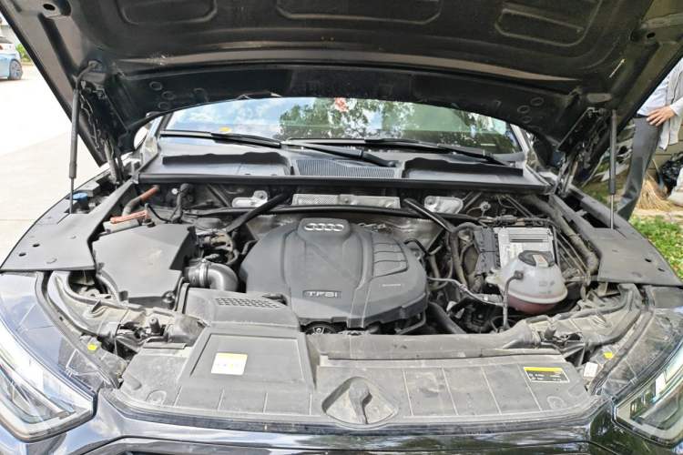 Used Audi Q5L 2022 40T RS Package Performance Model Engine Bay