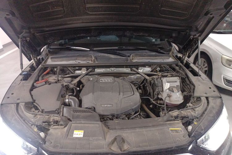 Used Audi Q5L 2022 40T Fashionable and Elegant Model Engine Bay