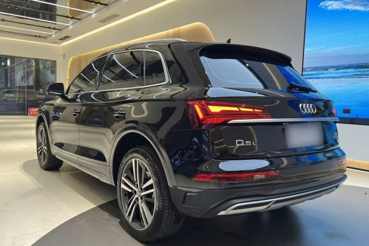 Used Audi Q5L 2022 40T Fashionable and Elegant Model Exterior 1