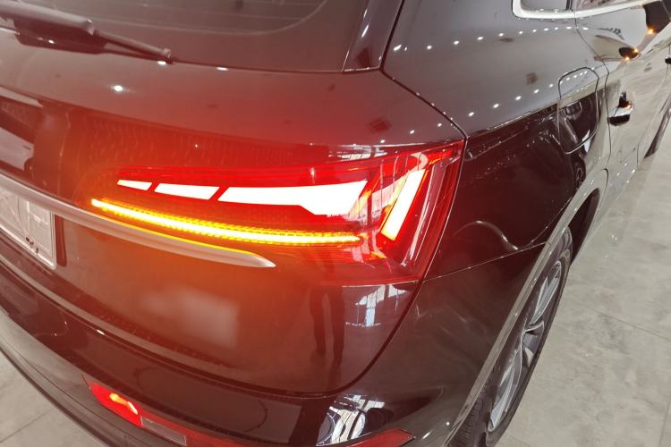 Used Audi Q5L 2022 40T Luxury Elegant Model Exterior 3