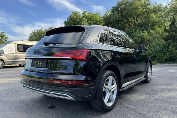 Used Audi Q5L 2022 40T Fashionable and Elegant Model Exterior 4