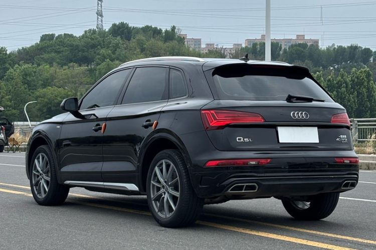 Used Audi Q5L 2022 40T Fashionable and Dynamic Model Exterior 4