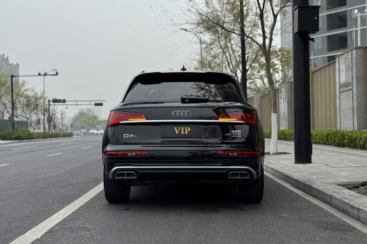 Used Audi Q5L 2022 40T Fashionable and Dynamic Model Exterior 4