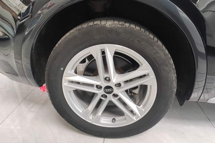 Used Audi Q5L 2022 40T Fashionable and Elegant Model Exterior 5