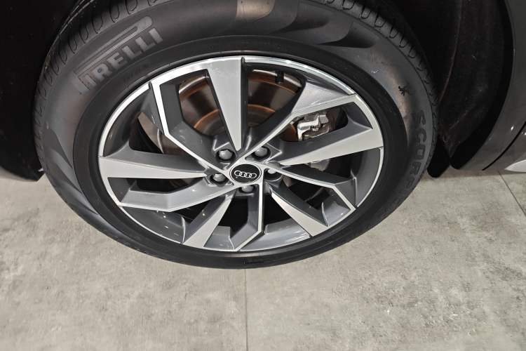 Used Audi Q5L 2022 40T Luxury Elegant Model Exterior 5