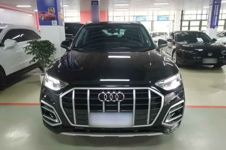 Used Audi Q5L 2022 40T Fashionable and Elegant Model Front