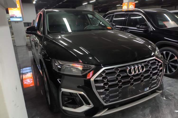 Used Audi Q5L 2022 40T Luxury Dynamic Model Front Right 45 Deg