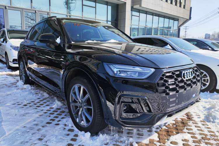 Used Audi Q5L 2022 40T Fashionable and Dynamic Model Front Right 45 Deg