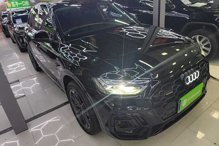 Used Audi Q5L 2022 40T Fashionable and Dynamic Model Front Right 45 Deg