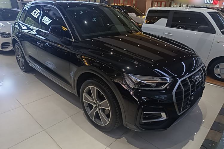Used Audi Q5L 2022 45T Luxury Elegant Model Front Right 45 Deg