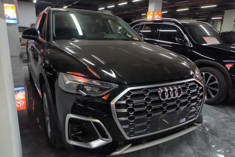 Used Audi Q5L 2022 40T Luxury Dynamic Model Front Right 45 Deg