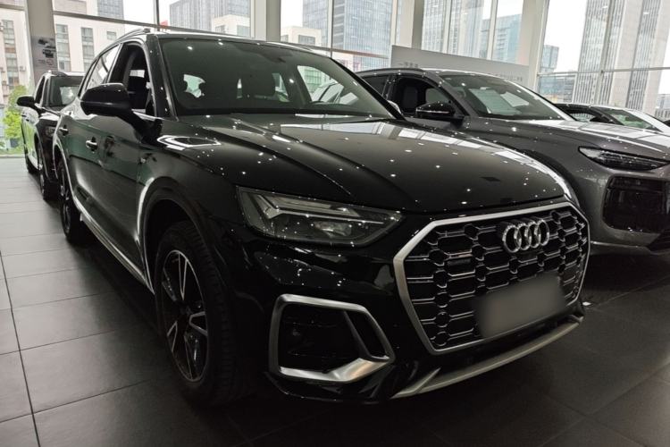 Used Audi Q5L 2022 40T Fashionable and Dynamic Model Front Right 45 Deg