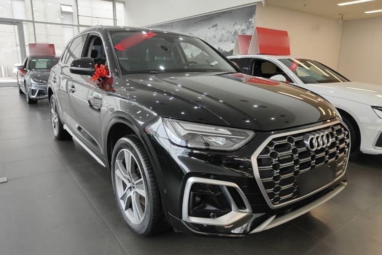 Used Audi Q5L 2022 Updated 45T Luxury Dynamic Version Front Right 45 Deg