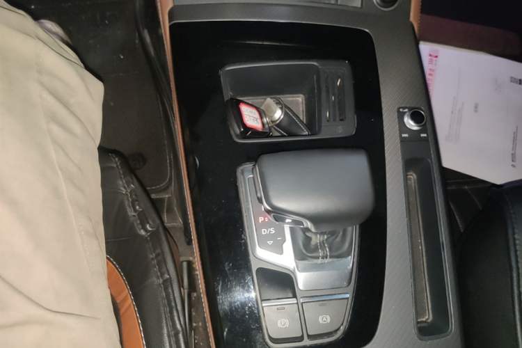 Used Audi Q5L 2022 40T Luxury Dynamic Model Gear Lever