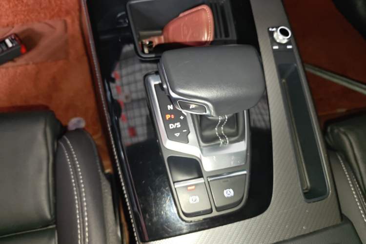 Used Audi Q5L 2022 Updated 45T Luxury Dynamic Version Gear Lever