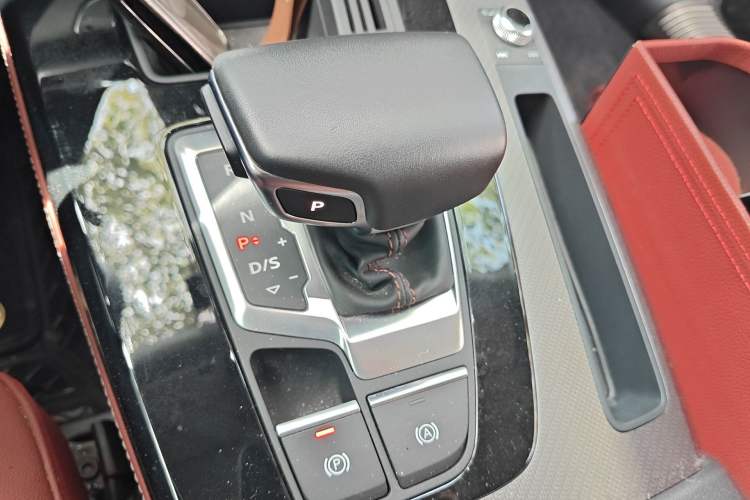 Used Audi Q5L 2022 Updated 45T Luxury Dynamic Version Gear Lever