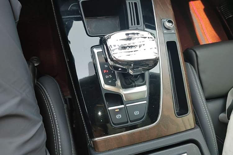 Used Audi Q5L 2022 Updated 45T Luxury Dynamic Version Gear Lever