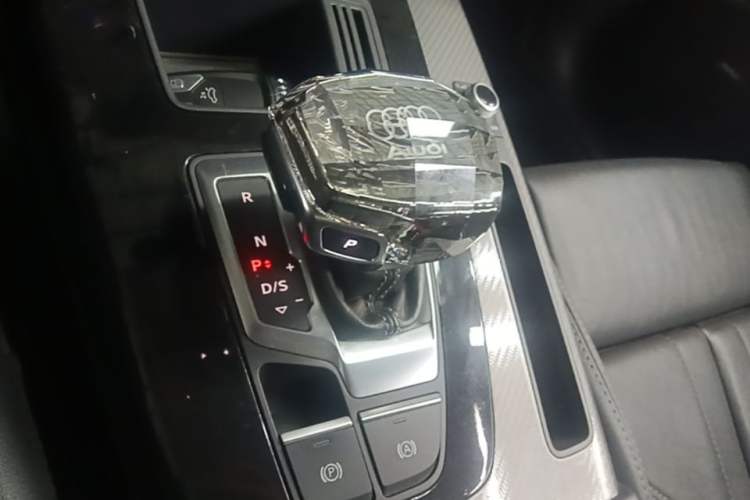Used Audi Q5L 2022 40T Luxury Dynamic Model Gear Lever