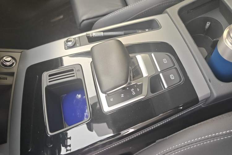 Used Audi Q5L 2022 40T Fashionable and Dynamic Model Gear Lever