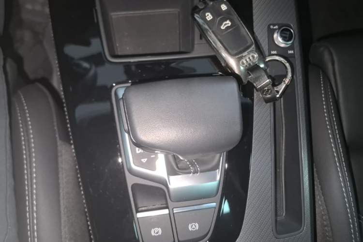 Used Audi Q5L 2022 Updated 40T Luxury Dynamic Edition Gear Lever