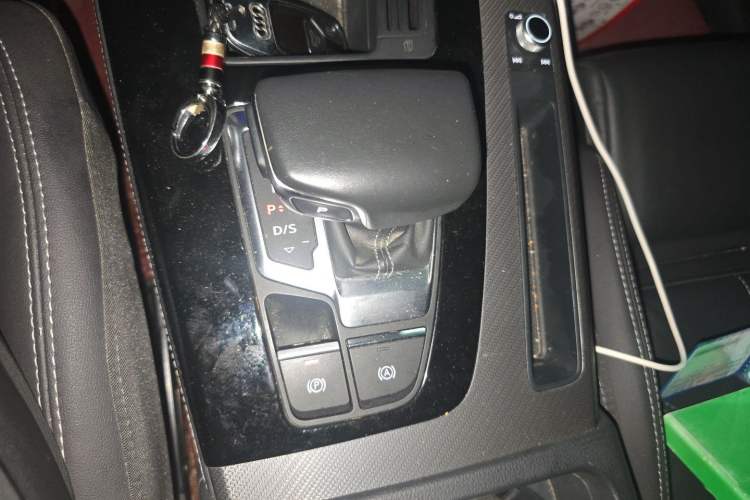 Used Audi Q5L 2022 Updated 40T Luxury Dynamic Edition Gear Lever