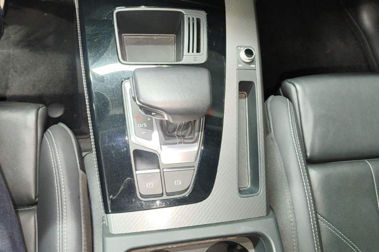 Used Audi Q5L 2022 40T Luxury Dynamic Model Gear Lever