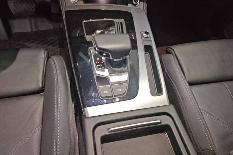 Used Audi Q5L 2022 40T Fashionable and Dynamic Model Gear Lever