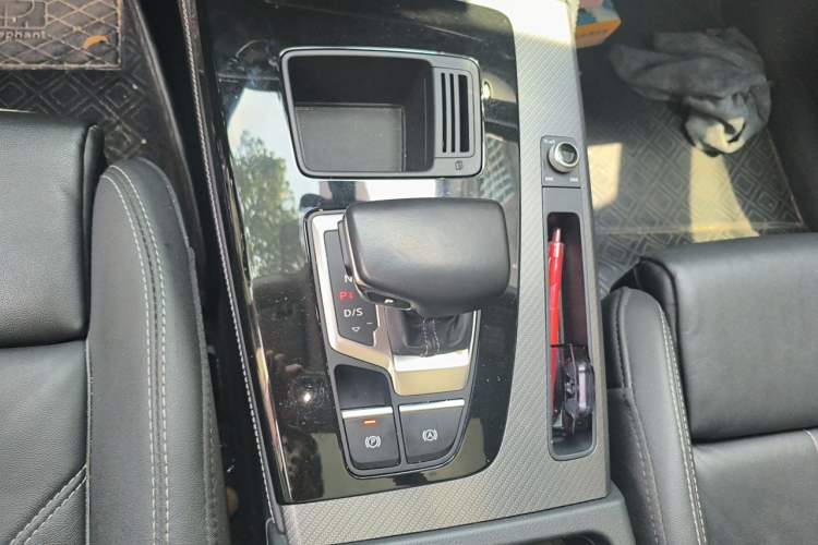 Used Audi Q5L 2022 40T Luxury Dynamic Model Gear Lever