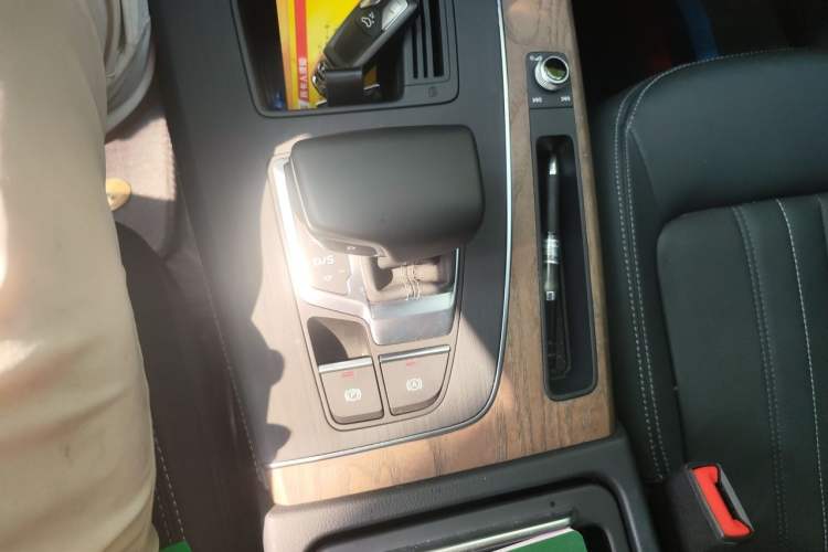 Used Audi Q5L 2022 40T Luxury Elegant Model Gear Lever