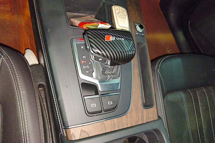 Used Audi Q5L 2022 Updated Version 40T Luxury Elegant Edition Gear Lever