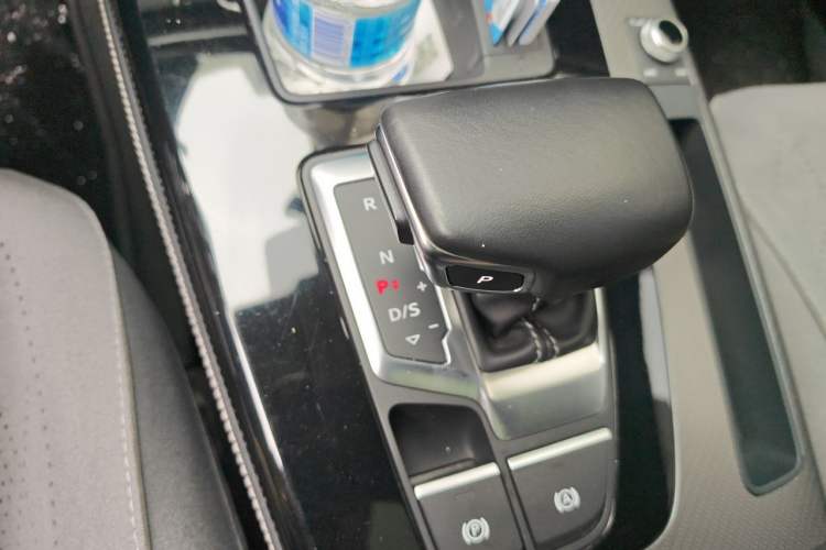 Used Audi Q5L 2022 Updated 40T Luxury Dynamic Edition Gear Lever