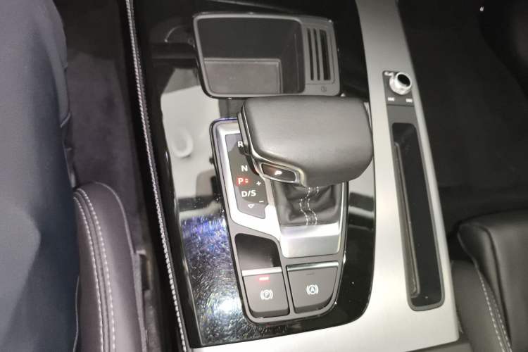 Used Audi Q5L 2022 40T Fashionable and Dynamic Model Gear Lever