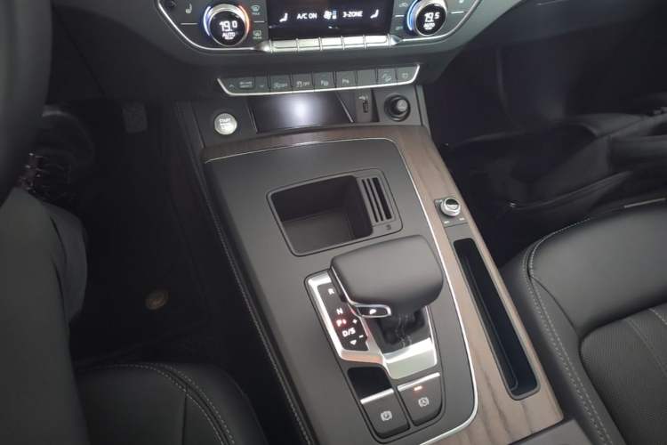 Used Audi Q5L 2022 Updated Version 40T Luxury Elegant Edition Gear Lever