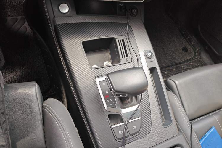 Used Audi Q5L 2022 40T Luxury Dynamic Model Gear Lever
