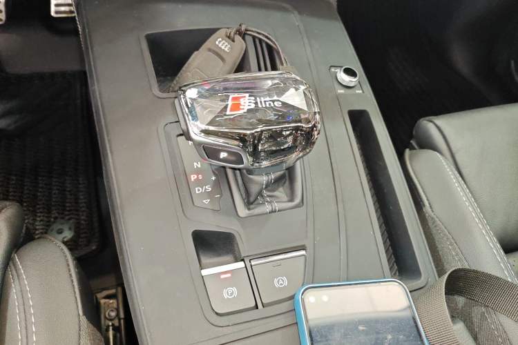 Used Audi Q5L 2022 Updated 40T Luxury Dynamic Edition Gear Lever