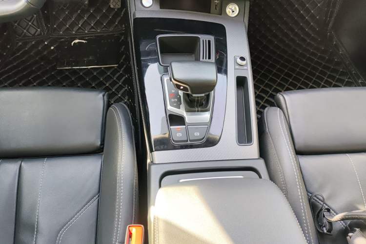 Used Audi Q5L 2022 40T Fashionable and Dynamic Model Gear Lever