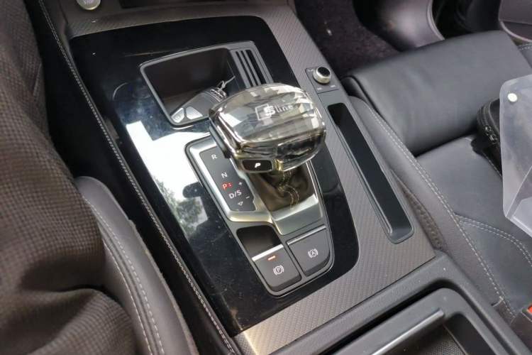 Used Audi Q5L 2022 40T RS Package Performance Model Gear Lever