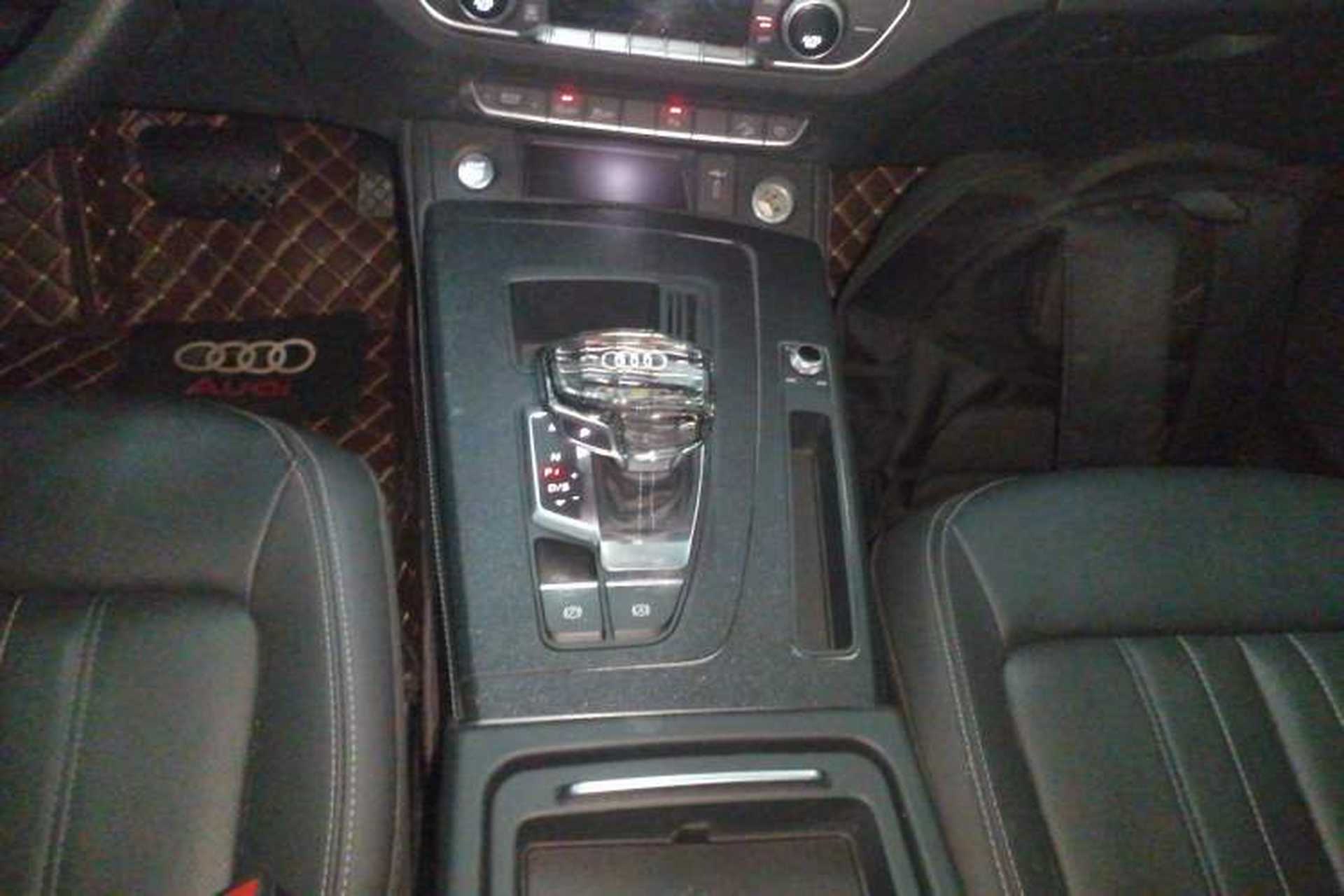 Used Audi Q5L 2022 40T Fashionable and Elegant Model Gear Lever