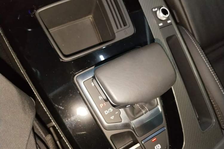 Used Audi Q5L 2022 Updated 40T Luxury Dynamic Edition Gear Lever