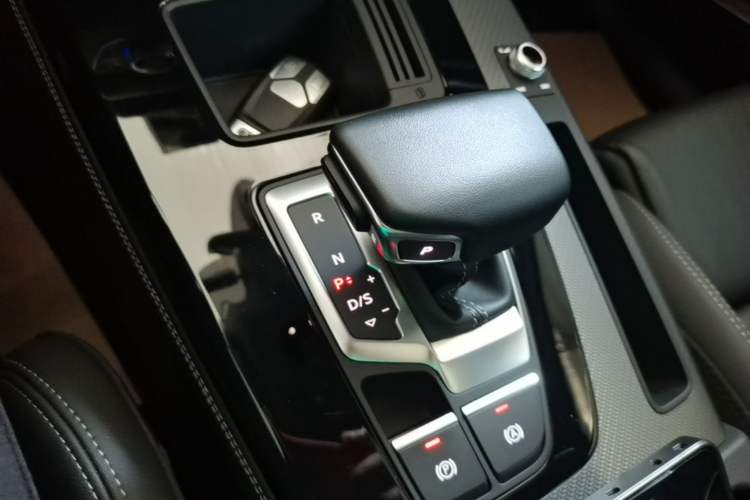 Used Audi Q5L 2022 Updated 45T Luxury Dynamic Version Gear Lever