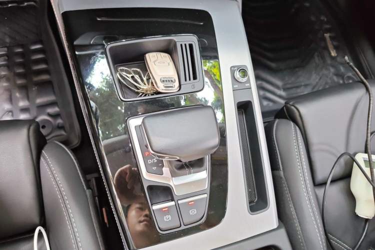 Used Audi Q5L 2022 40T Fashionable and Dynamic Model Gear Lever